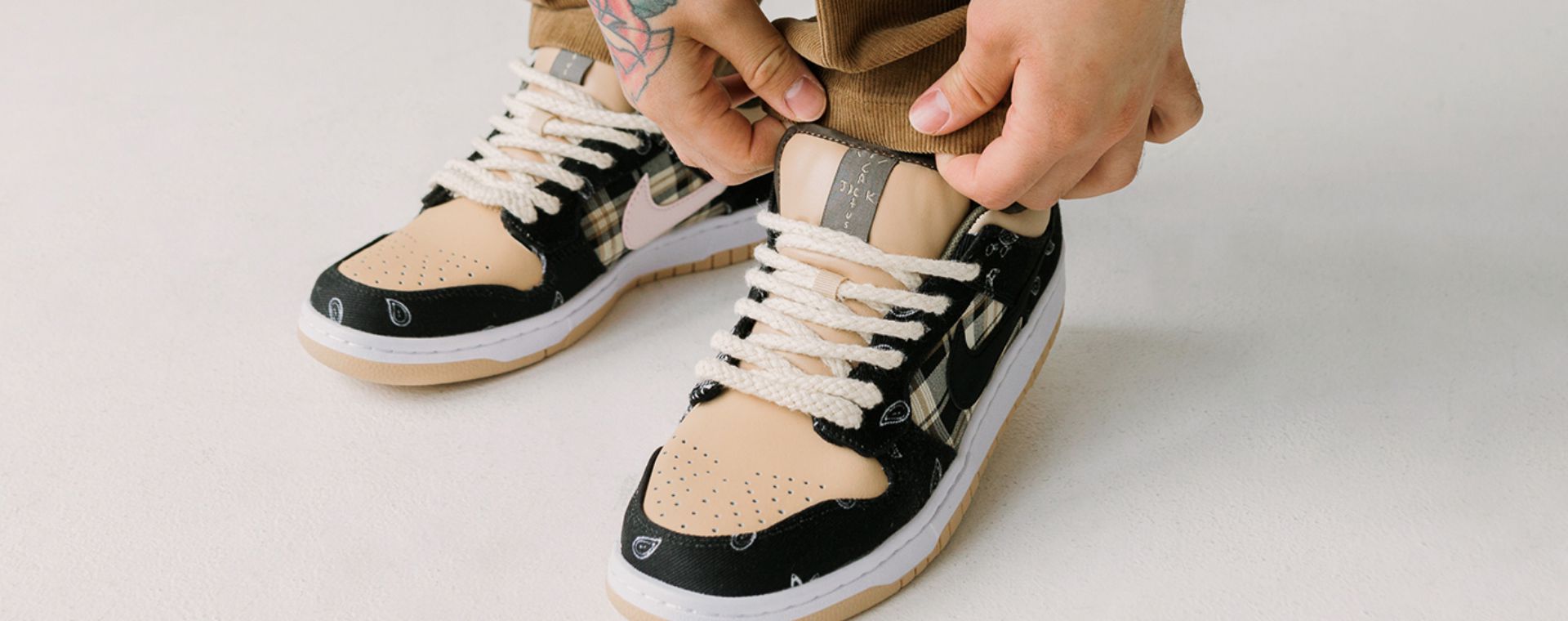 TRAVIS SCOTT x NIKE SB DUNK LOW TRAVIS SCOTT x NIKE SB DUNK LOW