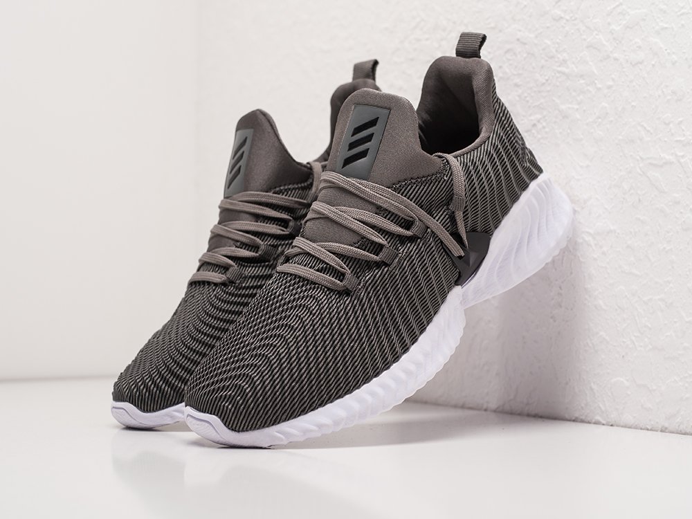 Adidas Alphabounce Instinct на ноге