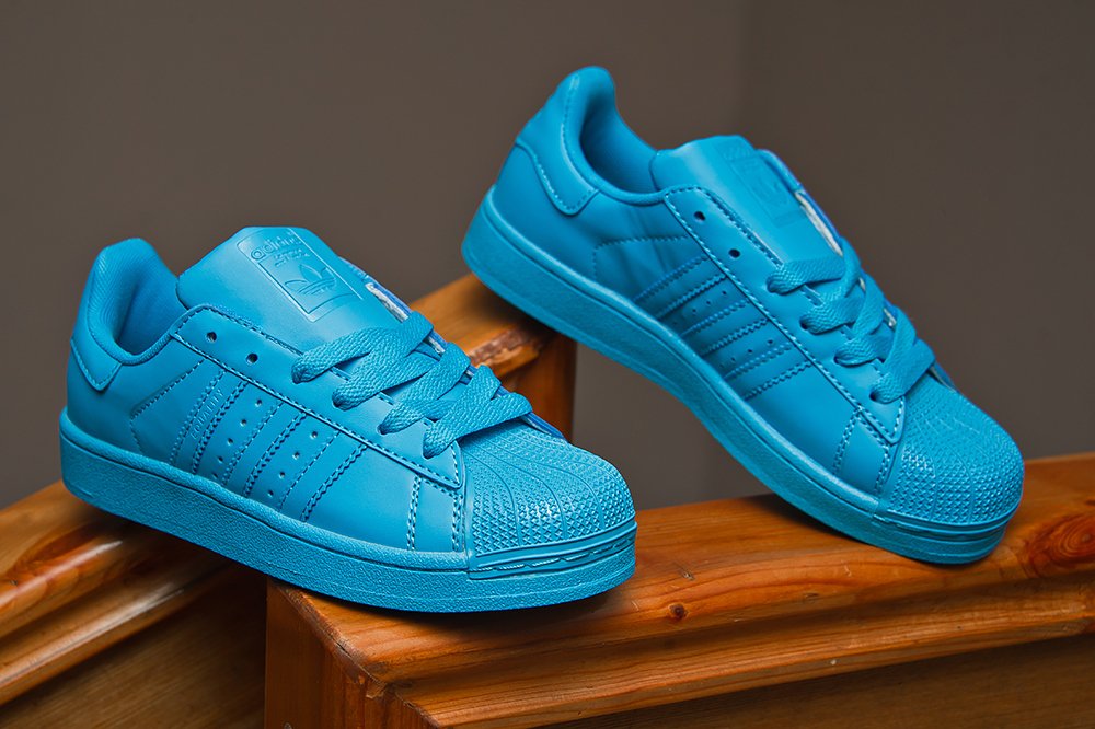 Голубые кроссовки. Adidas Superstar. Adidas Superstar голубые. Adidas Superstar мужские голубые. Кеды adidas Originals Superstar.