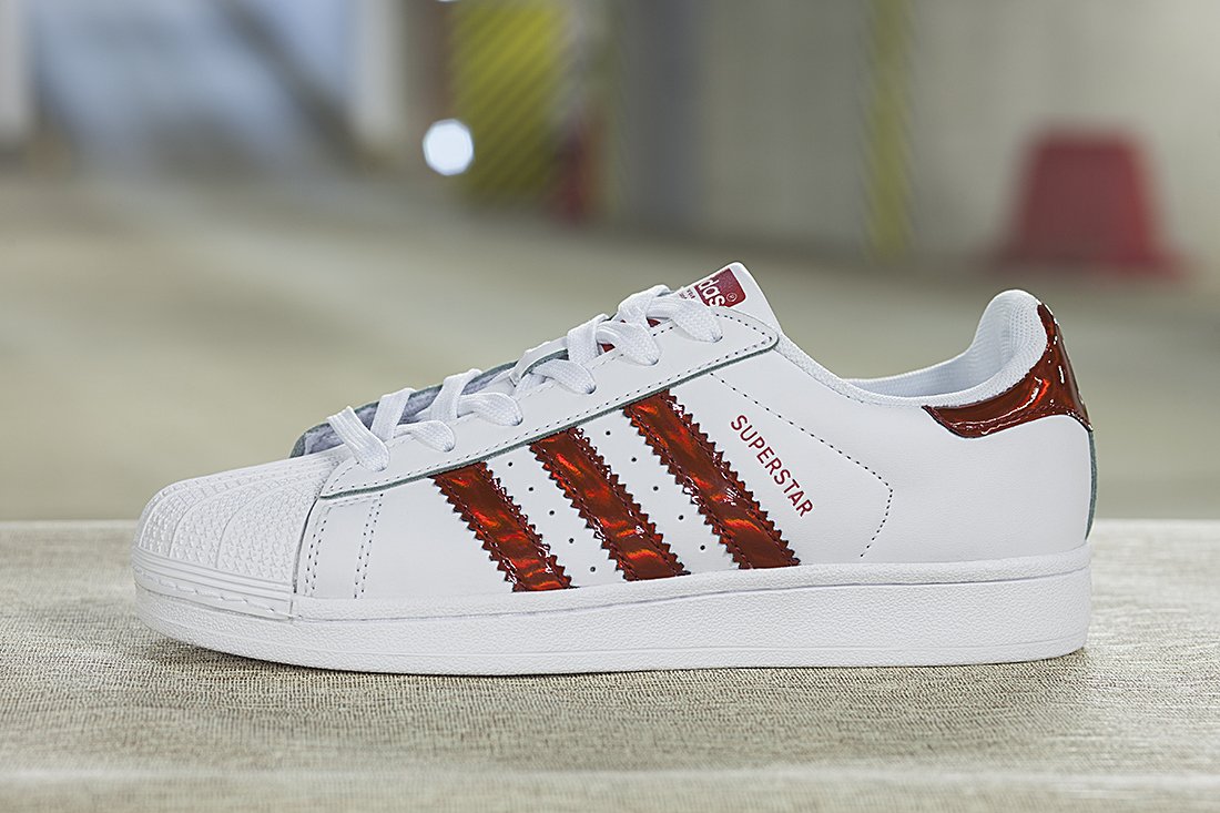 Superstar новая версия. Adidas Superstar. Adidas Superstar 2023. Кроссовки адидас суперстар. Кроссовки adidas Superstar цвет белый.