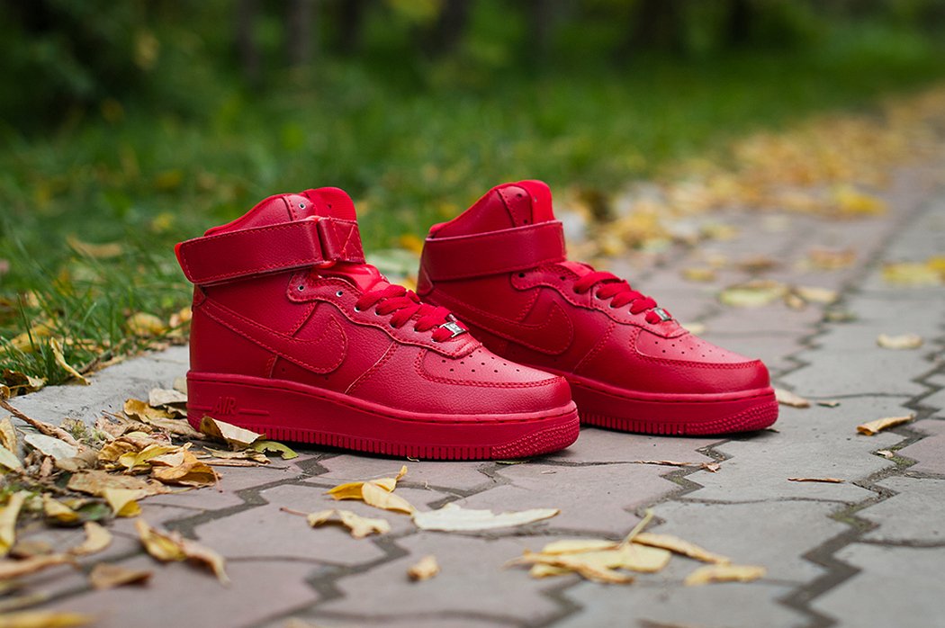 Найки форсы красные. Nike Air Force 1 красные. Высокие найк АИР Форс 1 красные. Nike Force 1 Red. Nike Air Force 1 высокие красные.