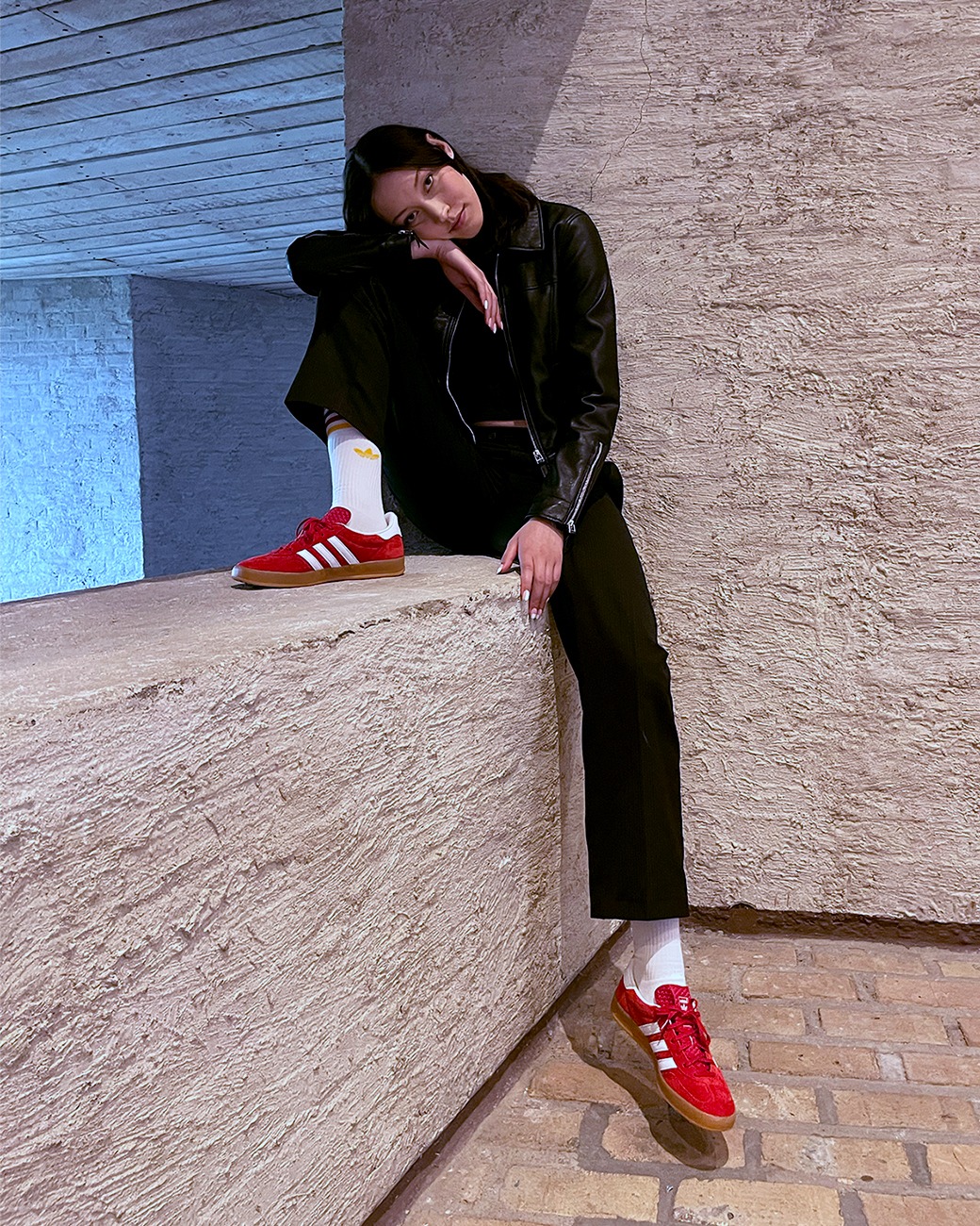 Женский образ в 2025 году с Adidas Gazelle